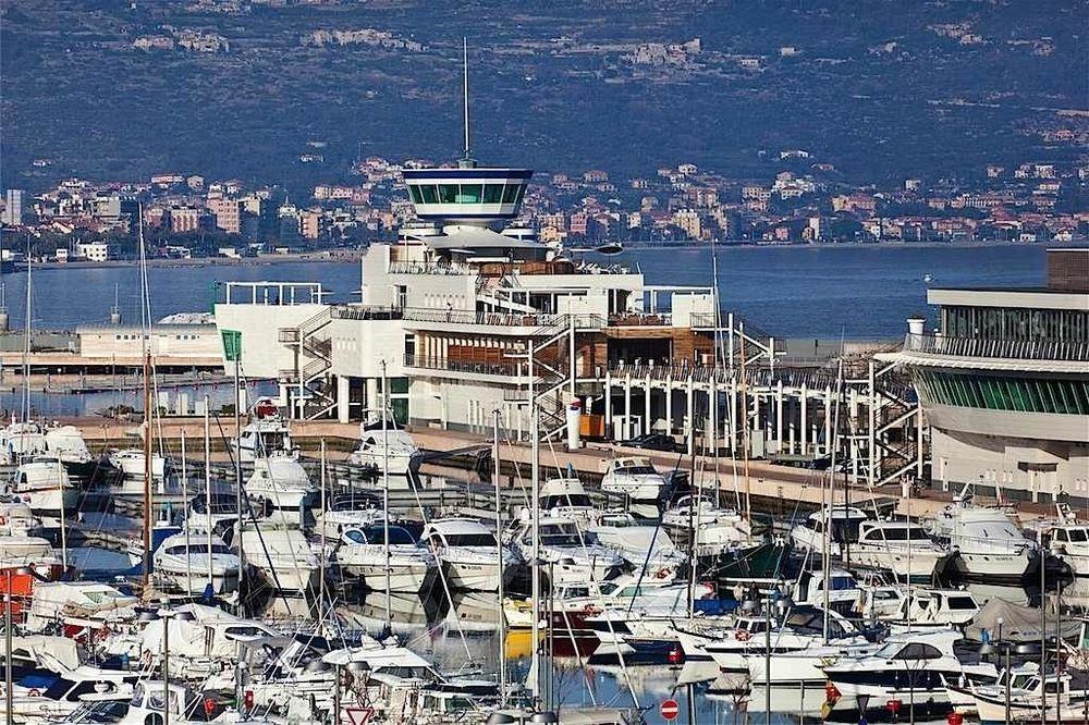 Yacht Club Marina Di Loano Hotell Exteriör bild