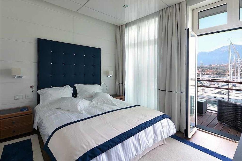 Yacht Club Marina Di Loano Hotell Exteriör bild