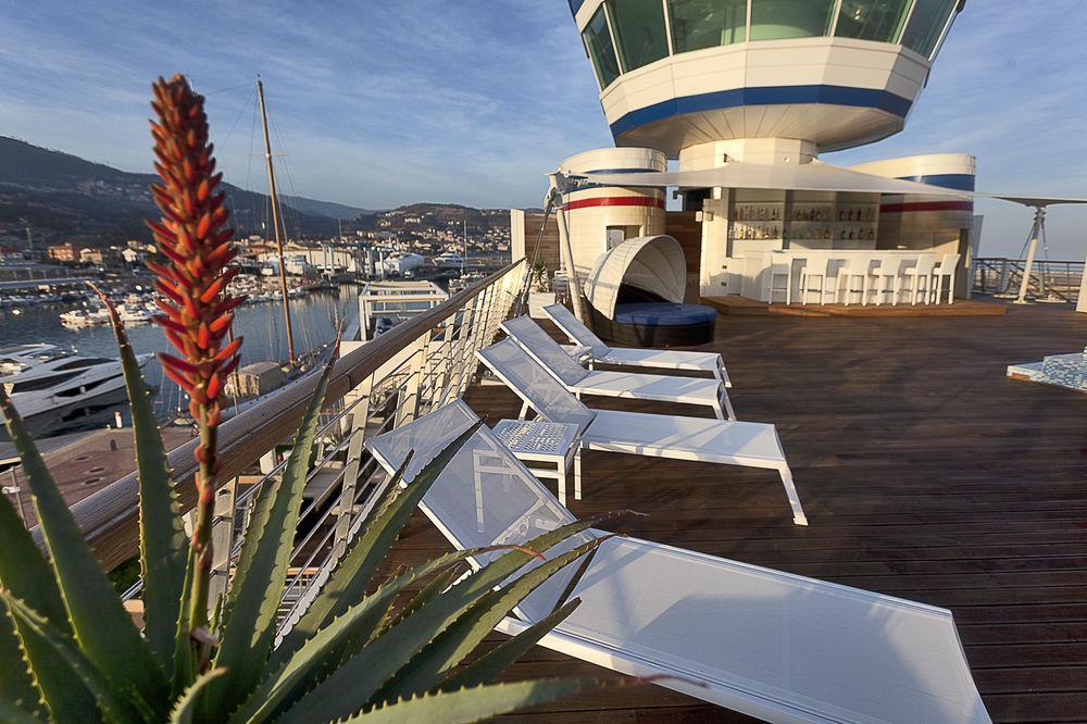 Yacht Club Marina Di Loano Hotell Exteriör bild