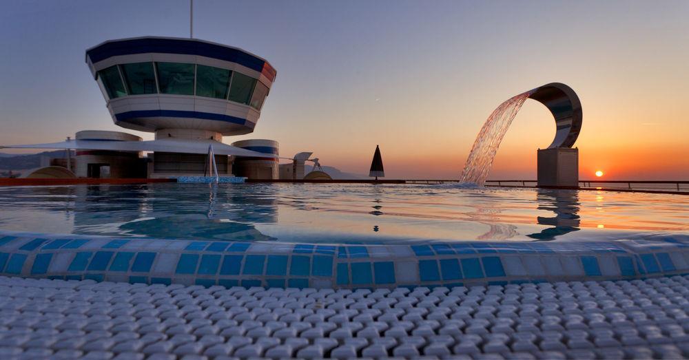 Yacht Club Marina Di Loano Hotell Exteriör bild