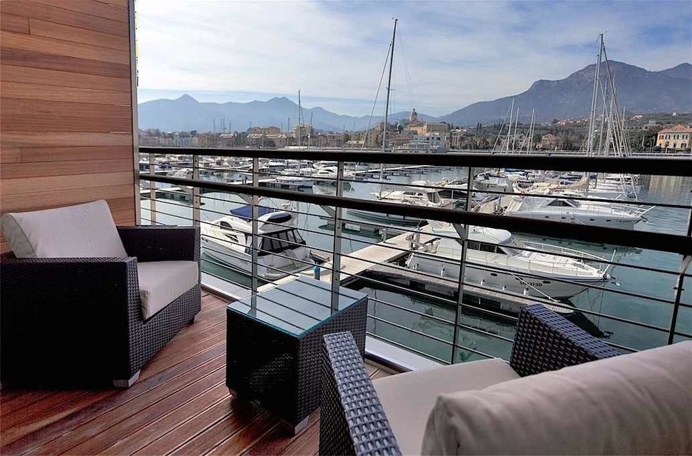 Yacht Club Marina Di Loano Hotell Exteriör bild