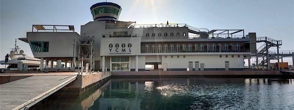 Yacht Club Marina Di Loano Hotell Exteriör bild