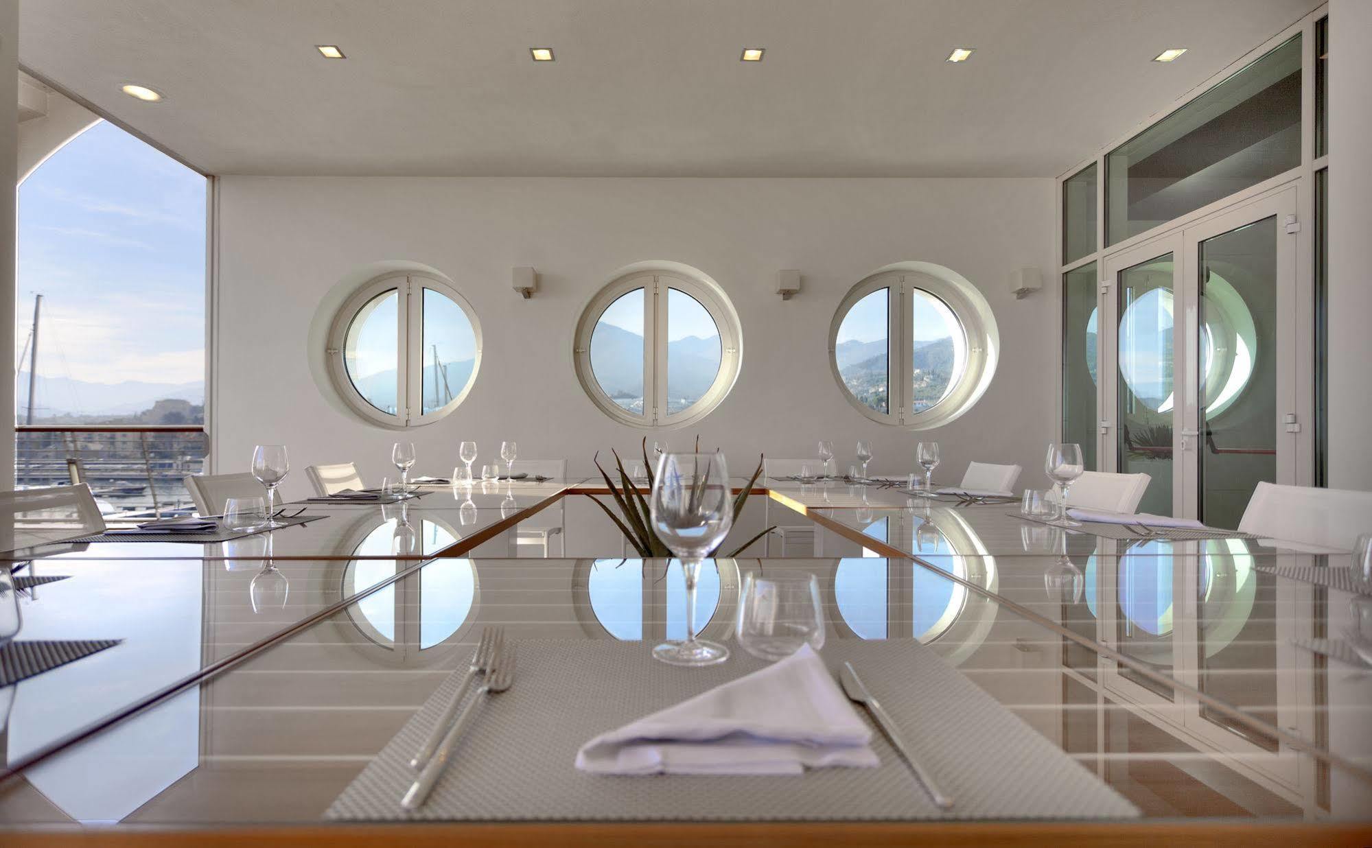 Yacht Club Marina Di Loano Hotell Exteriör bild