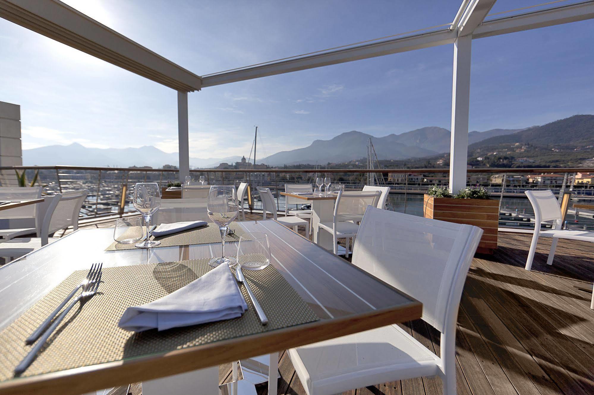 Yacht Club Marina Di Loano Hotell Exteriör bild