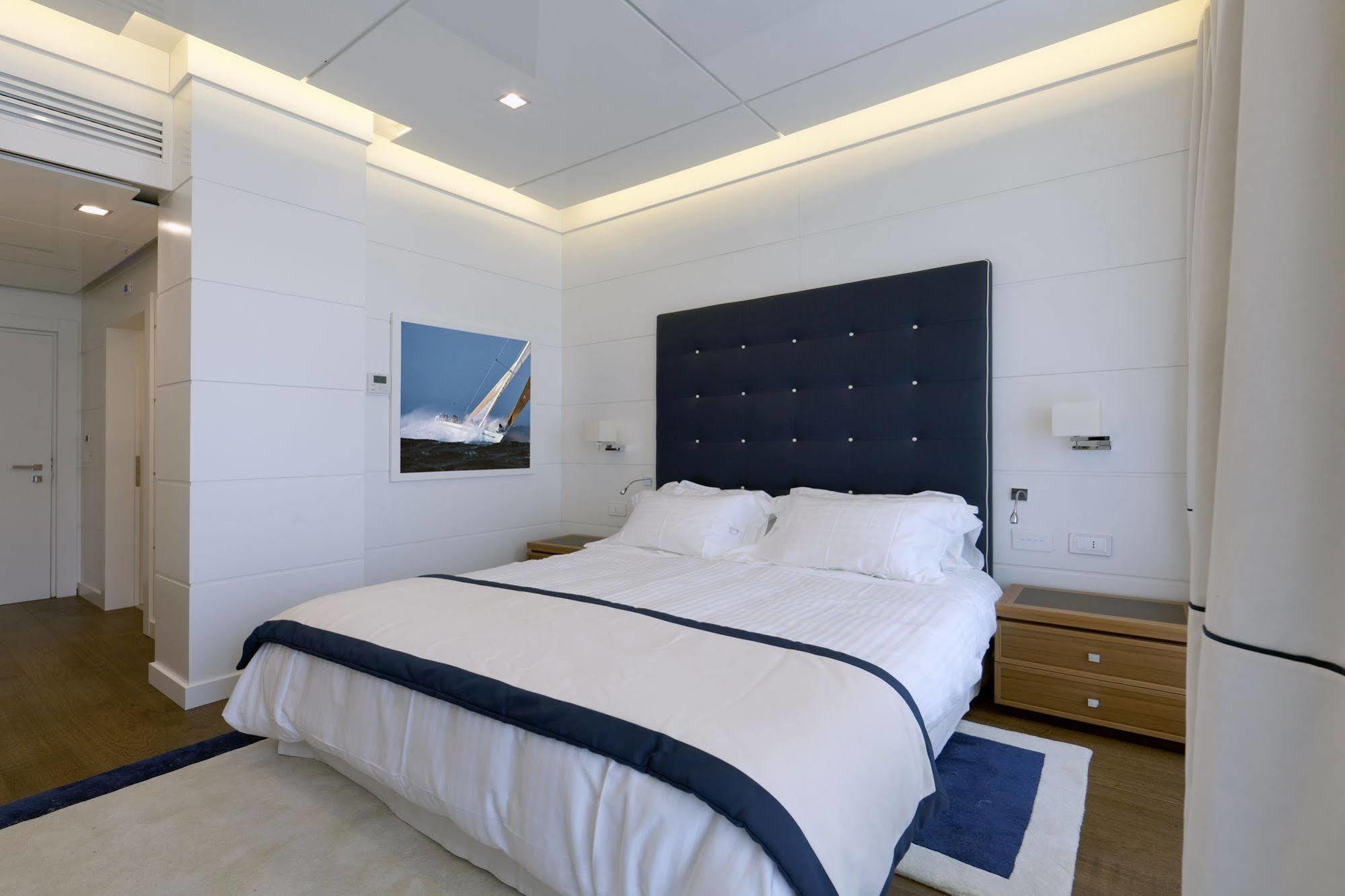 Yacht Club Marina Di Loano Hotell Exteriör bild