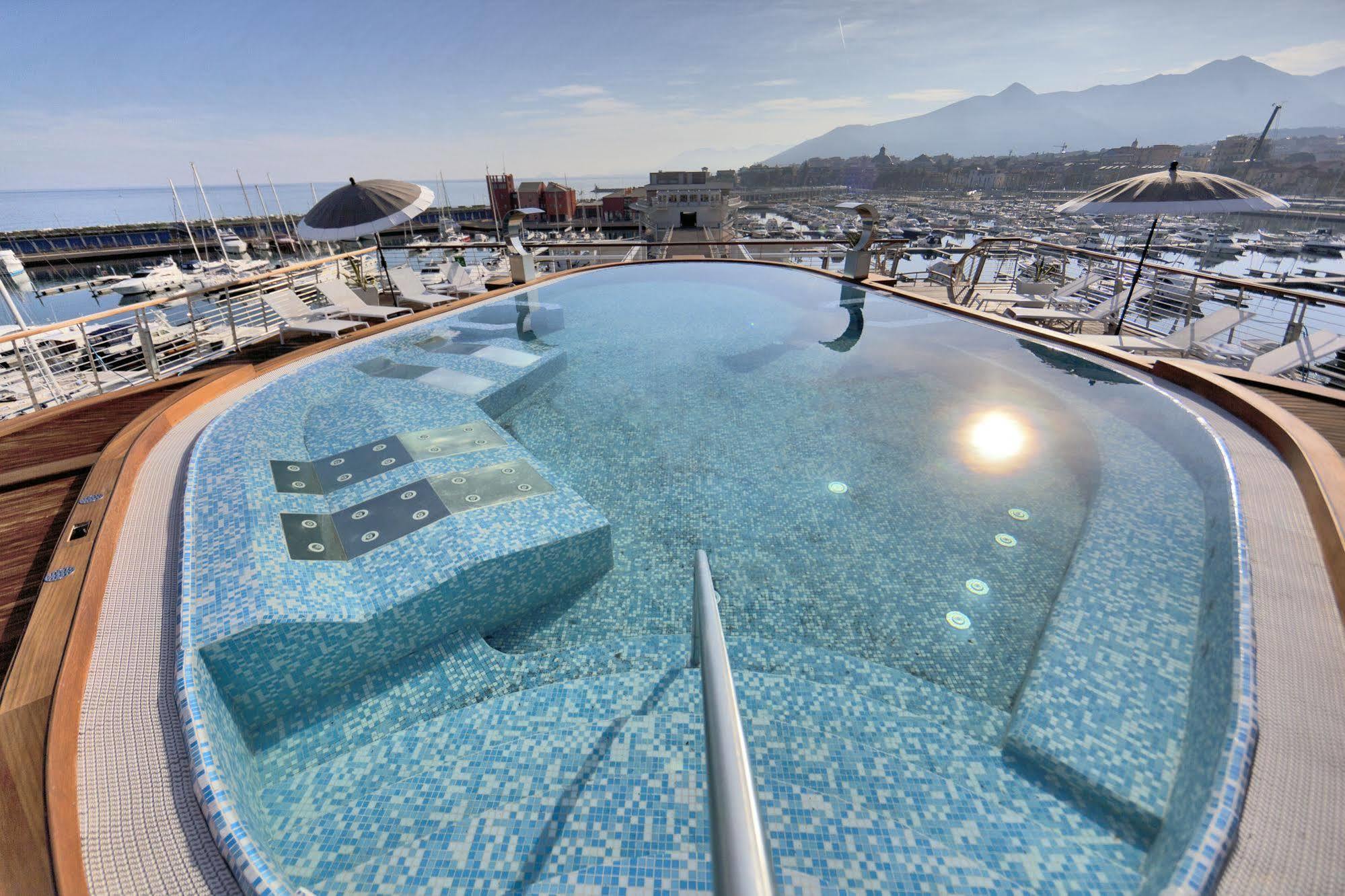 Yacht Club Marina Di Loano Hotell Exteriör bild