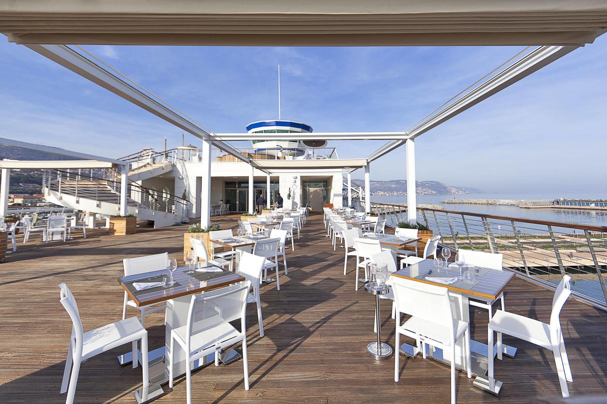 Yacht Club Marina Di Loano Hotell Exteriör bild