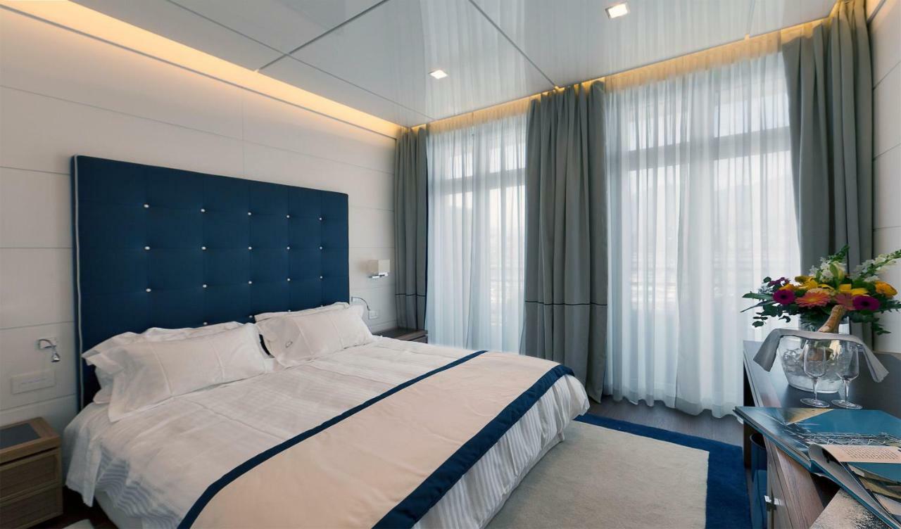 Yacht Club Marina Di Loano Hotell Exteriör bild